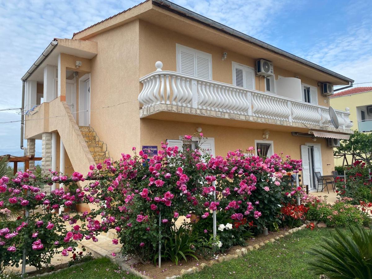 Apartments Lolo Privlaka  Luaran gambar
