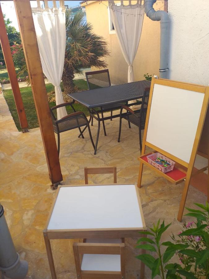 Apartments Lolo Privlaka  Luaran gambar