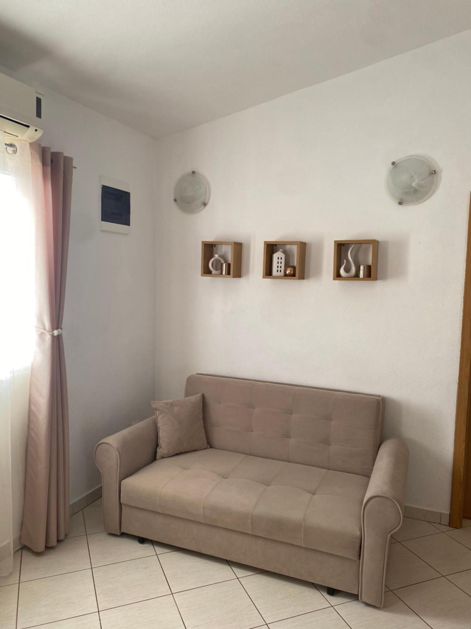 Apartments Lolo Privlaka  Luaran gambar