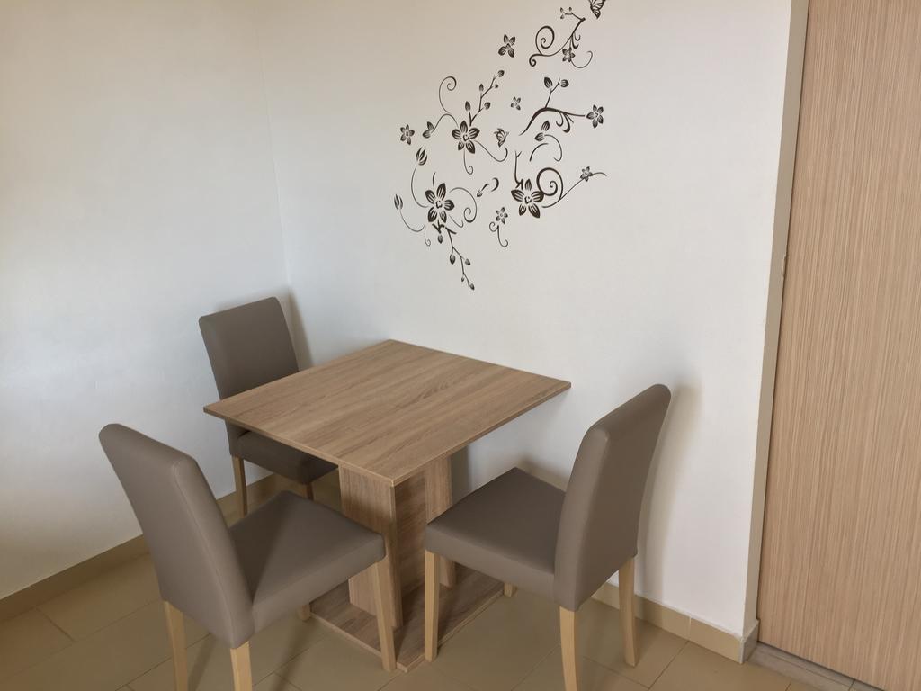 Apartments Lolo Privlaka  Luaran gambar