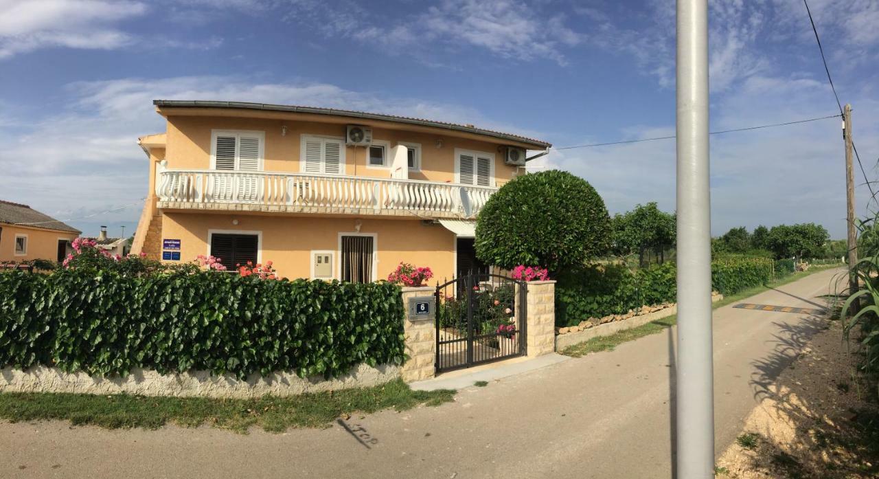 Apartments Lolo Privlaka  Luaran gambar